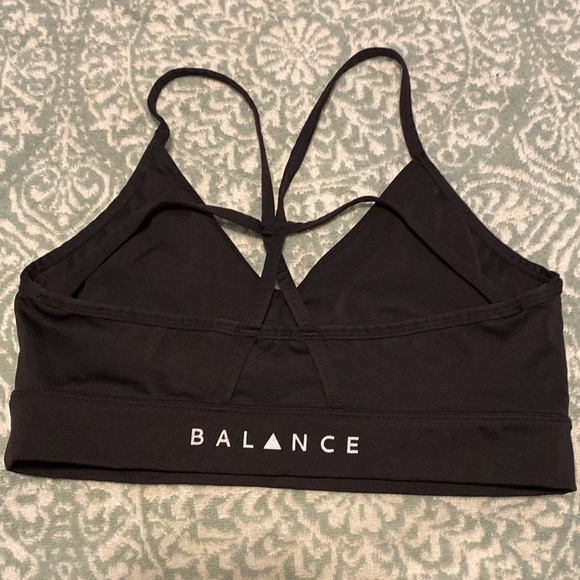 Balance Athletics Lux Bra size large but fits more like medium color black 👍🏽 - Picture 2 of 5